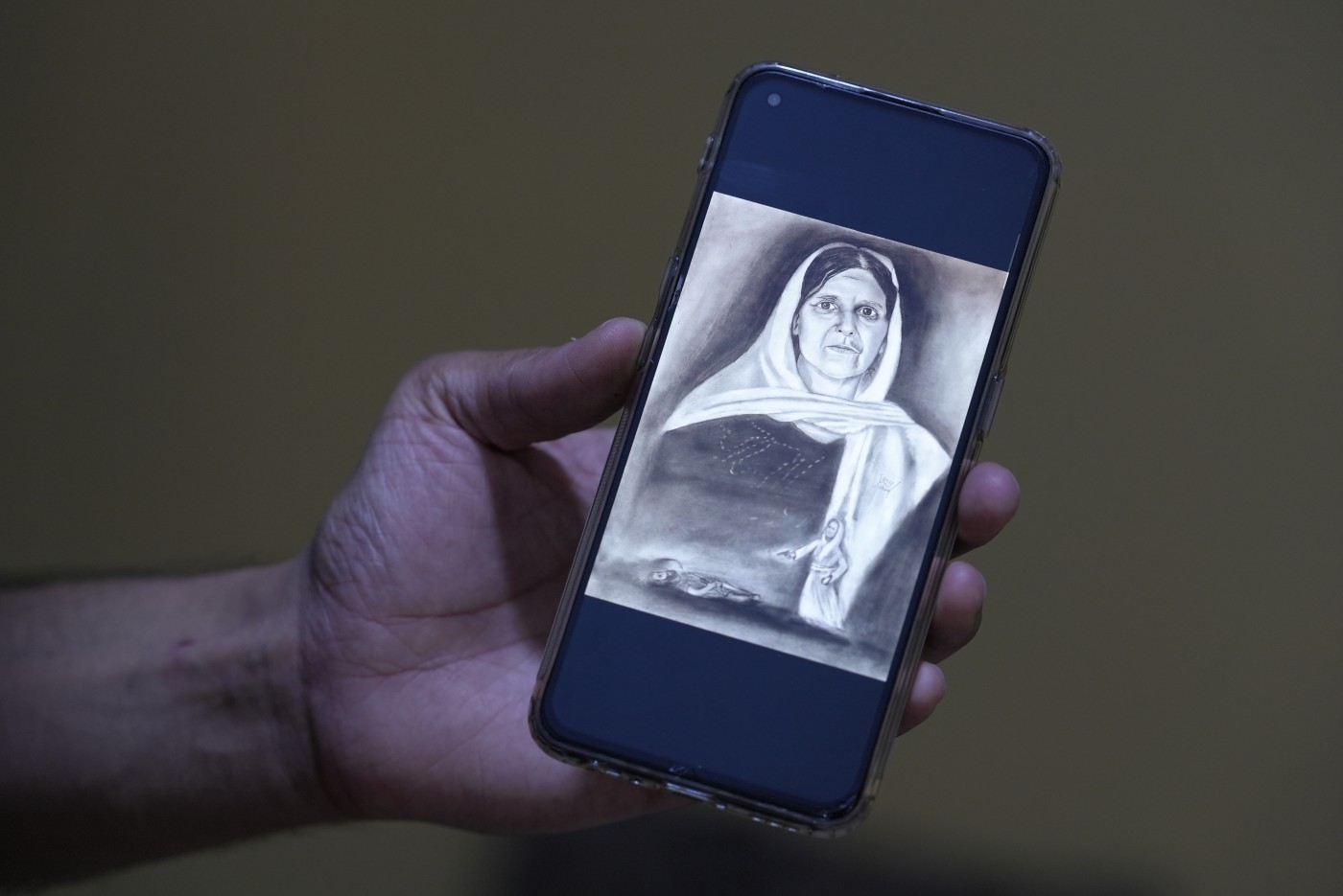 This photo features one of Badal's paintings. The woman depicted likely represents the suffering endured by the Yazidi people. Photo: Azhar Al-Rubaie.