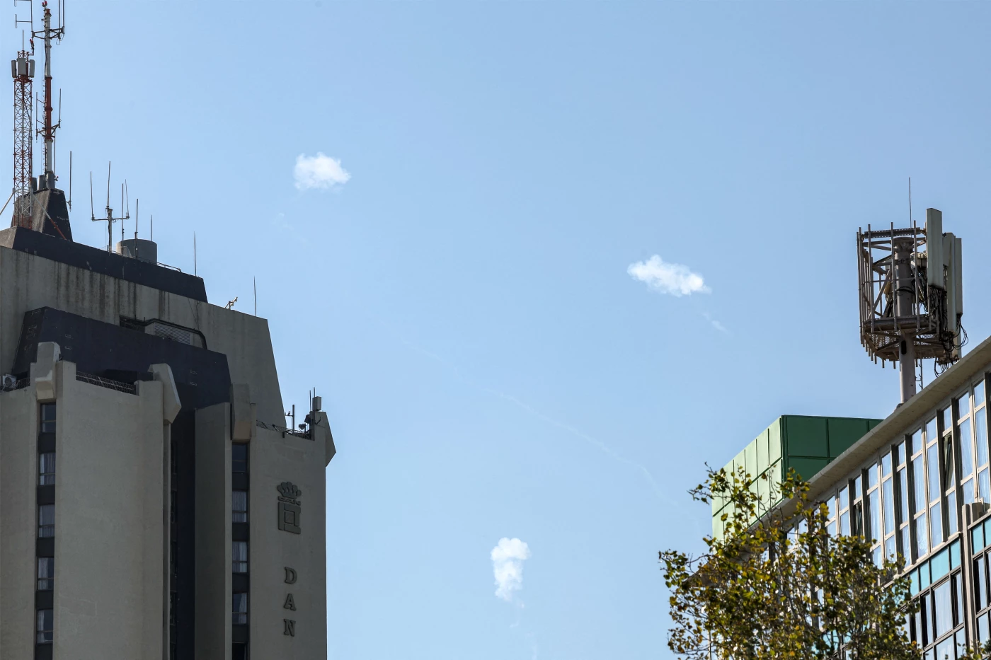 Image of Hezbollah launches first ballistic missile at Tel Aviv since October 