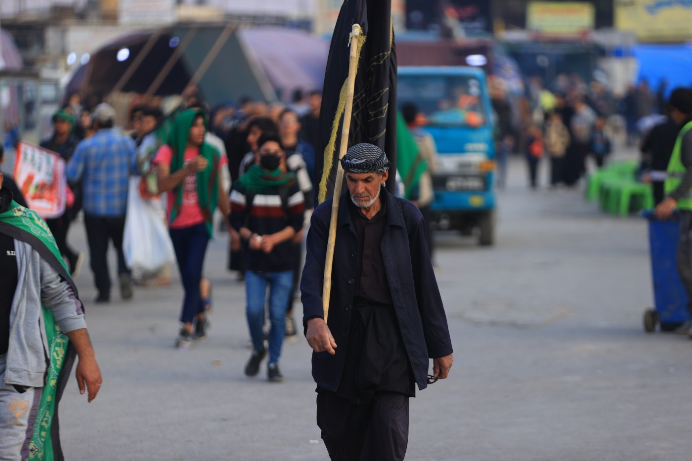 Image of Shiite pilgrims flock to Baghdad's al-Kadhimia for annual shrine pilgrimage