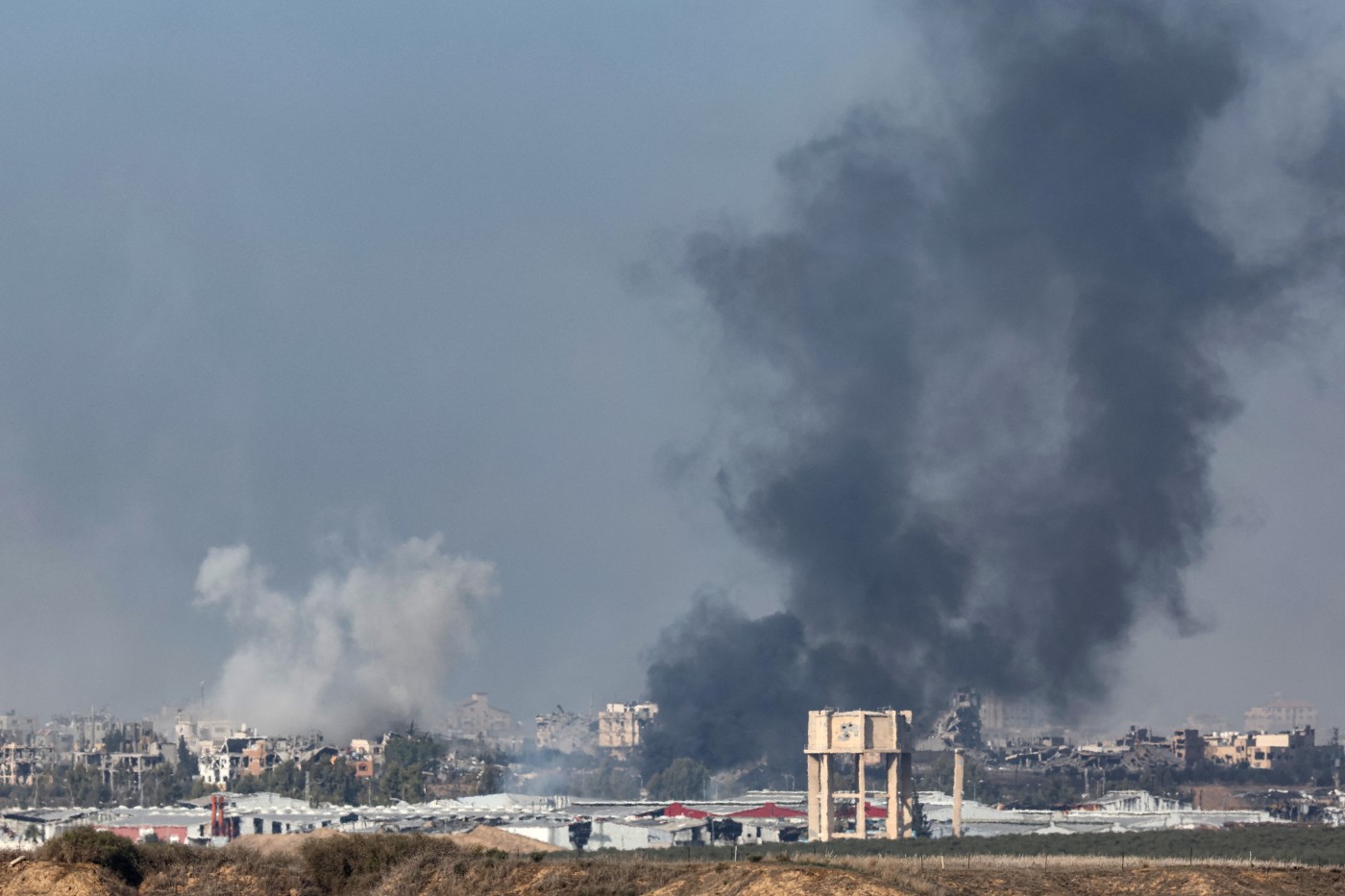 Image of Israeli ground forces move into south of Gaza