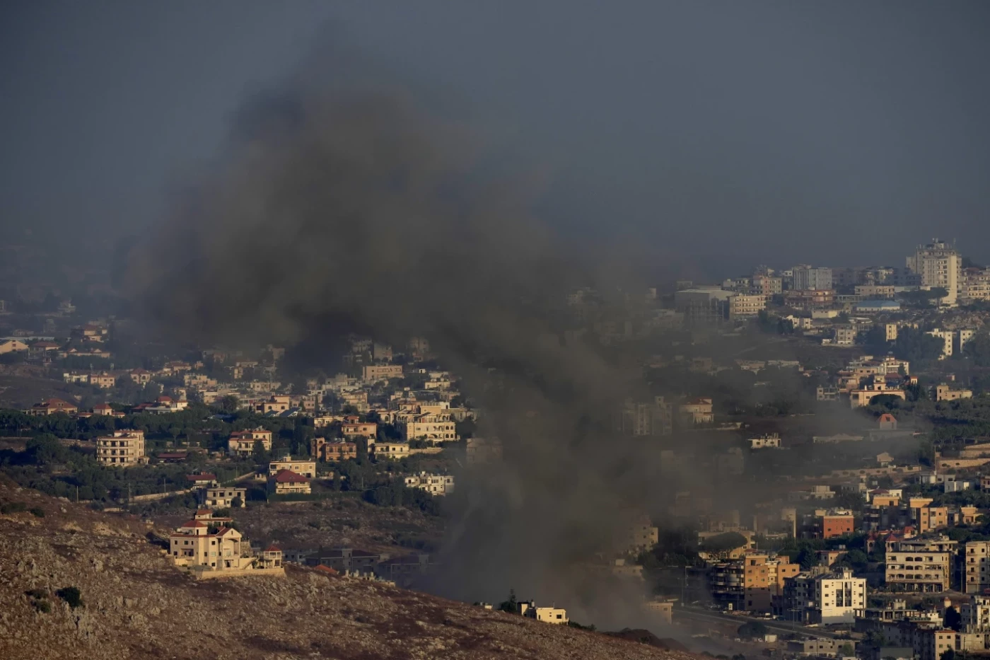 Image of Over 100 killed, 400 wounded in Israeli strikes on southern Lebanon: Health ministry