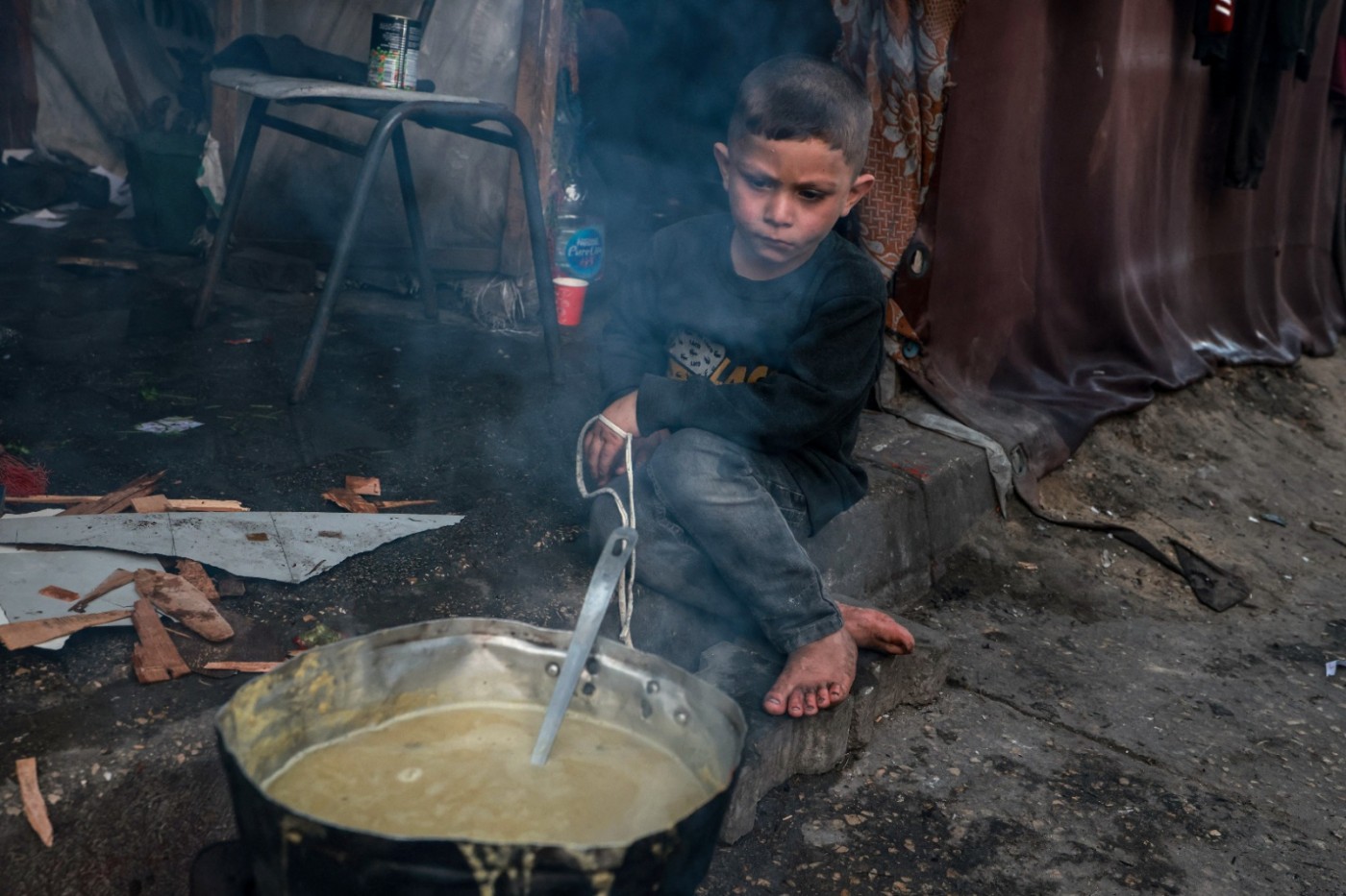 Image of UN agency says Israel struck Gaza warehouse amid race for aid