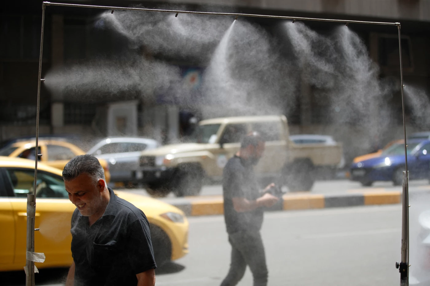 Iraq reduced working hours due to heat Image