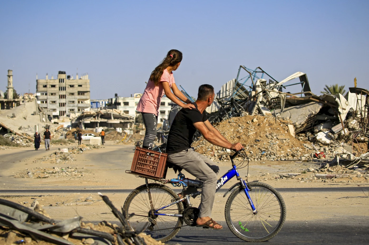Image of Israel bombs Gaza as US warns against wider war